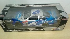 2001 Team Caliber Mark Martin 6 Pfizer Ford Taurus Diecast NASCAR 1/24 Pit Stop