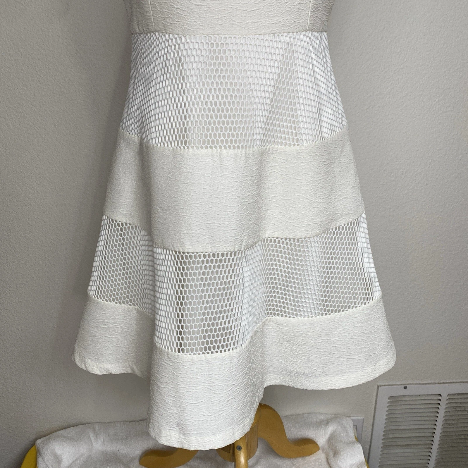 OFF WHITE Abito Ann Taylor taglia 4 bianco sporco traforato senza maniche aderente e svasato us intime ottimeioni