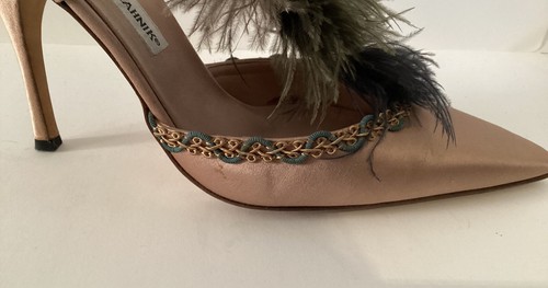 Pre-Owned Manolo Blahnik Pink Satin Feathered Stiletto Heels Size 41 - Picture 4 of 13