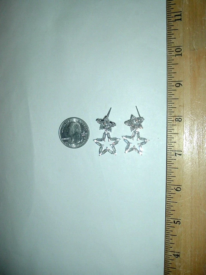 银色悬垂长方形水晶双开星贝西·约翰逊穿孔耳环 — 第 4/4 张图片