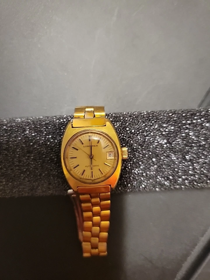 RELOJ LONGINES-AÑOS 70. Esfera dorada con fecha y segunda mano. Estilo CLÁSICO Foto 2 de 4