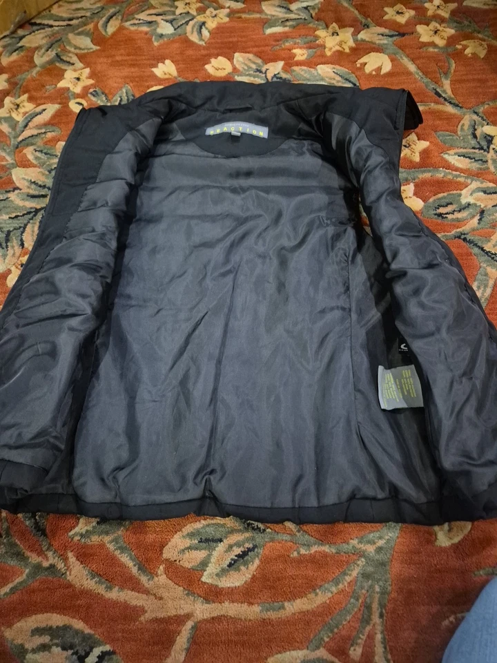 Kenneth Cole Reaction Women's Size Large Vest Black Puffer Down Feather Fill  - Image 2 of 4