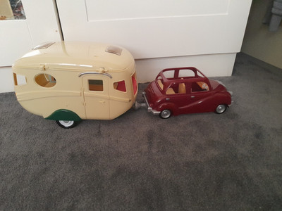 Sylvanian Families Caravan And Car Picnic Table With The Sheep