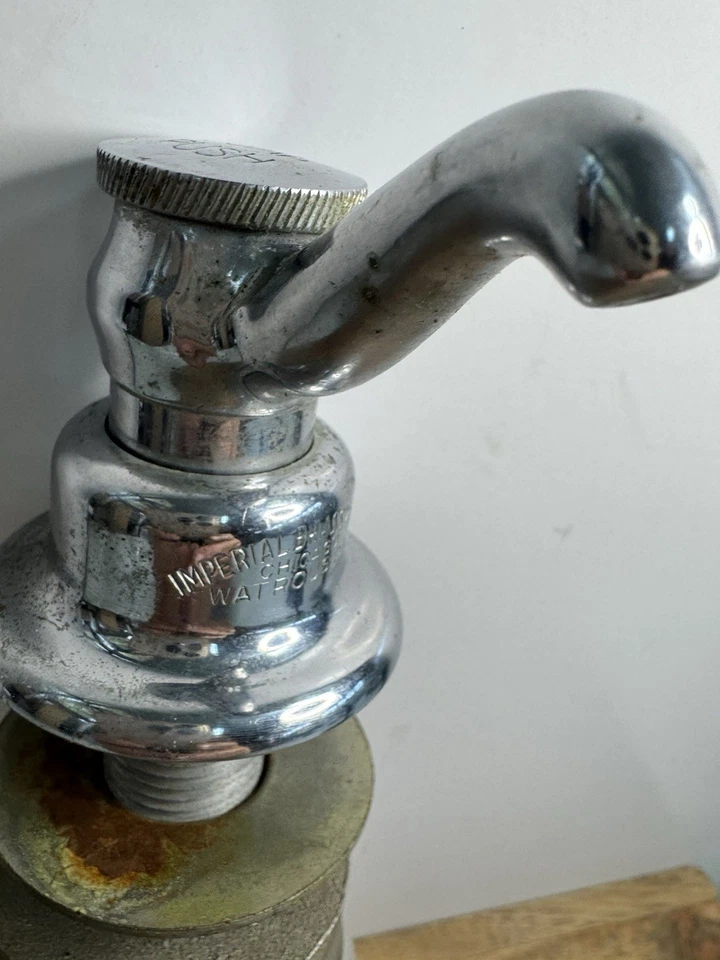 Dispensador de jabón antiguo Imperial Brass Mfg Co vidrio plateado montaje debajo de la encimera Foto 3 de 4