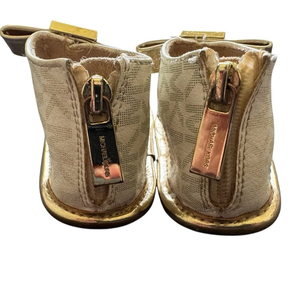 Sandalias doradas Michael Kors para bebé niña con lazo y correa en el tobillo talla 3 Foto 4 de 4