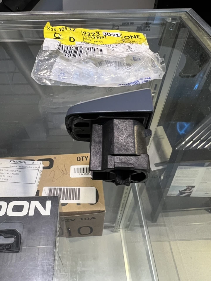 Cubierta de cerradura de manija de puerta exterior genuina GM 92233091 Foto 4 de 4