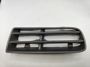 Volkswagen Golf MK4 2000 Stoßstange vorne links unten Grill 1J0853666E