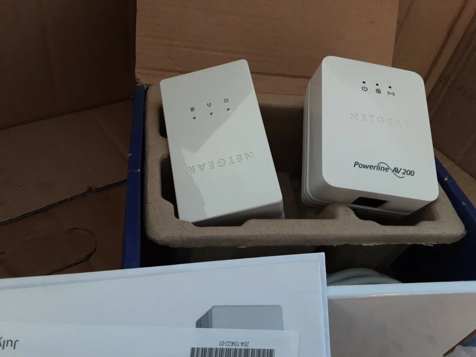 Netgear Universal WIFI Range Extender Powerline Edition XAVNB2001  - Image 3 of 4