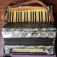 Royal Artist Accordion w/ Original Case Made In Italy Ready to Play