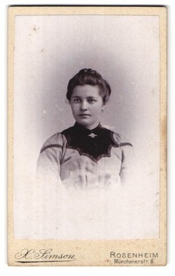 Photograph X. Simson, Rosenheim, Münchener-Strasse 6, portrait young lady with H 