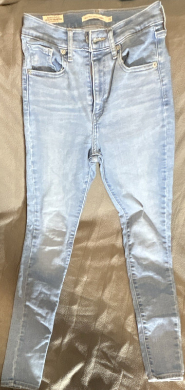 Levi's Premium Women's High Rise Skinny Jeans Light Wash Blue Denim 5-Pocket