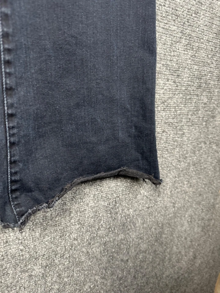 Pantalones de mezclilla para mujer con montura Le High Flare talla 28 DARK índigo lavado dobladillo crudo elástico Foto 4 de 4