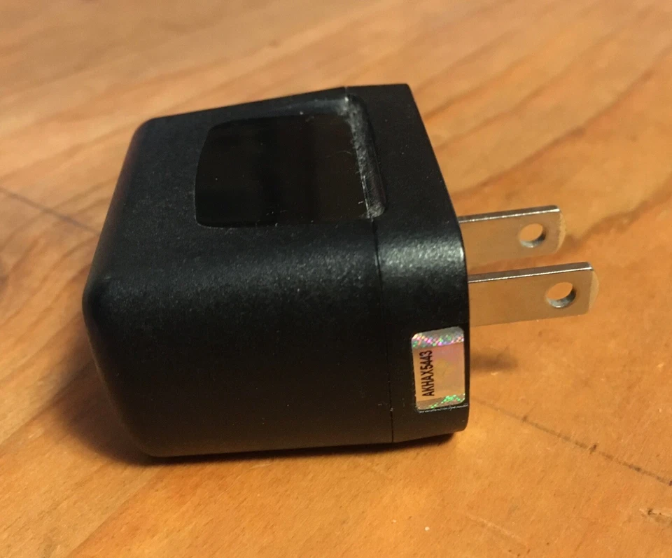 Cargador Motorola SSW-2222US SPN5504A Adaptador de corriente alterna USB 5.1V 850mA OEM Foto 2 de 4