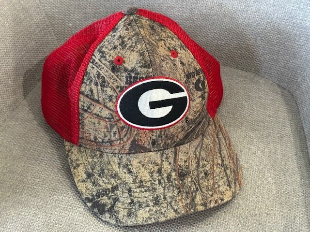 Georgia Bulldogs Hat Cap Snapback Red Camouflage Mesh Back NCAA Embroidered  Camo