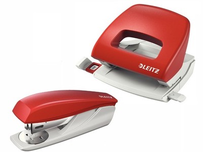 1 Leitz Locher 8038 und Heftgerät 5501 rot + 100 Heftklammern 24/6