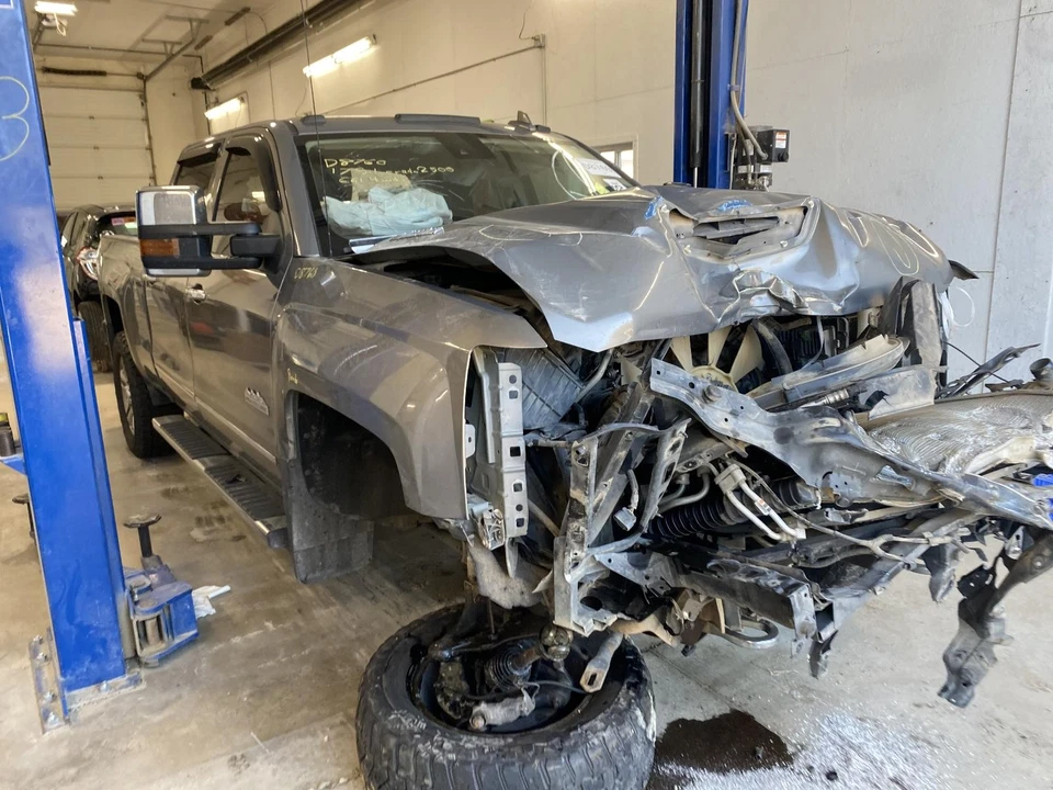 Espejo retrovisor interior delantero central usado se adapta a: Chevrolet Silverado 2500 2017 Foto 3 de 4