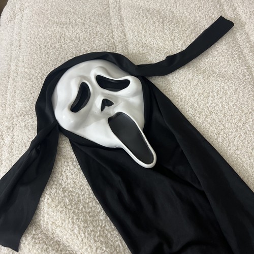 Fun World Ghost Face Scream Adult Costume Hooded Halloween Mask - Picture 3 of 3
