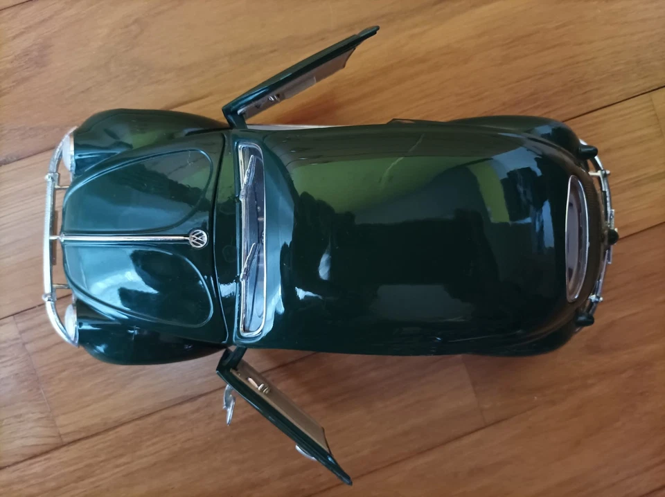 MODELLINO AUTO BEETLE (MAGGIOLINO) 1955 - 1:18 - EDICOLA - Immagine 2 di 4