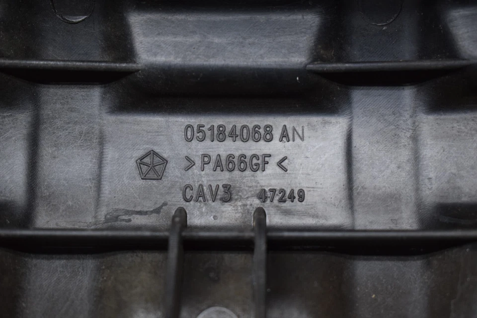 Cubierta de válvula de culata lateral derecha Dodge Journey 2011-2019 3,6 L 05184068an OEM Foto 3 de 4