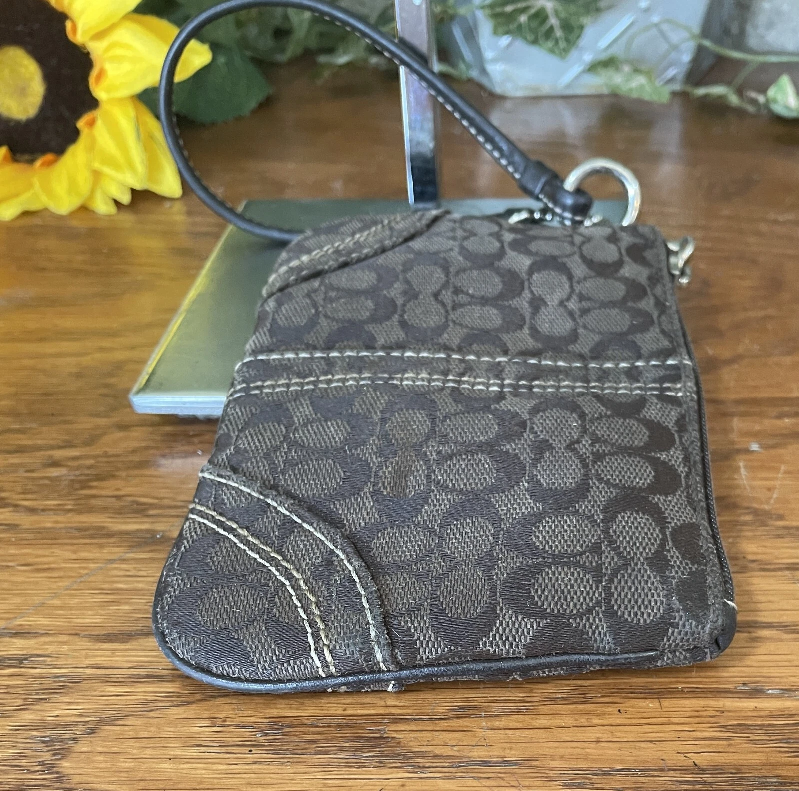 BORSA BORSETTA PORTAFOGLIO DA POLSO COACH MARRONE FIRMA CON FINITURE MARRONE SCURO