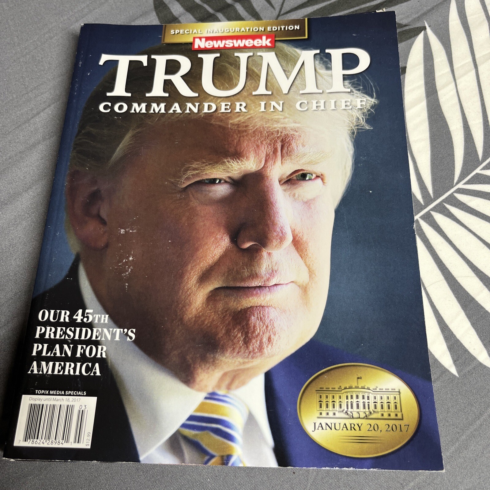 DONALD TRUMP Newsweek Magazine Commander In Chief 2017 NEWSTAND MAGAZINE   E-10