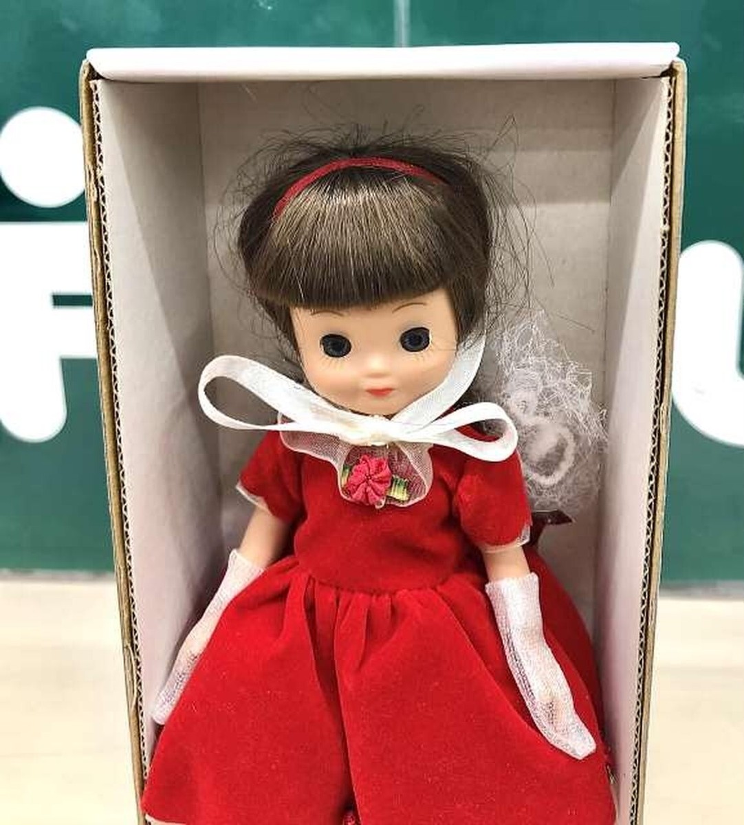 Tiny Betsy McCall Has a Happy Holiday Doll BMCL1105 | eBay