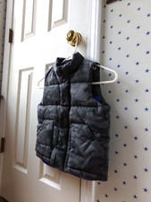 Boys GAP Camo Puffer Vest Size 5 Camouflage Black Gray Full Zip Warm Jacket Vest