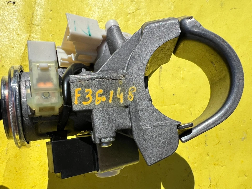 2013-2015 TOYOTA VENZA IGNITION SWITCH LOCK CYLINDER W/ KEYS OEM 89783-0T010 - Image 2 of 4