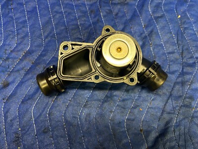   2000-2006 BMW X5 E53 E46 3.0i THERMOSTAT IN HOUSING 7522021 OEM