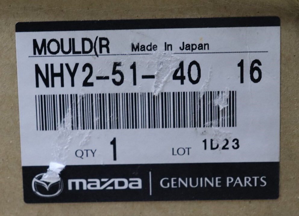 NEW Mazda Rocker Panel Molding Right Sparkling Black NHY251P4016