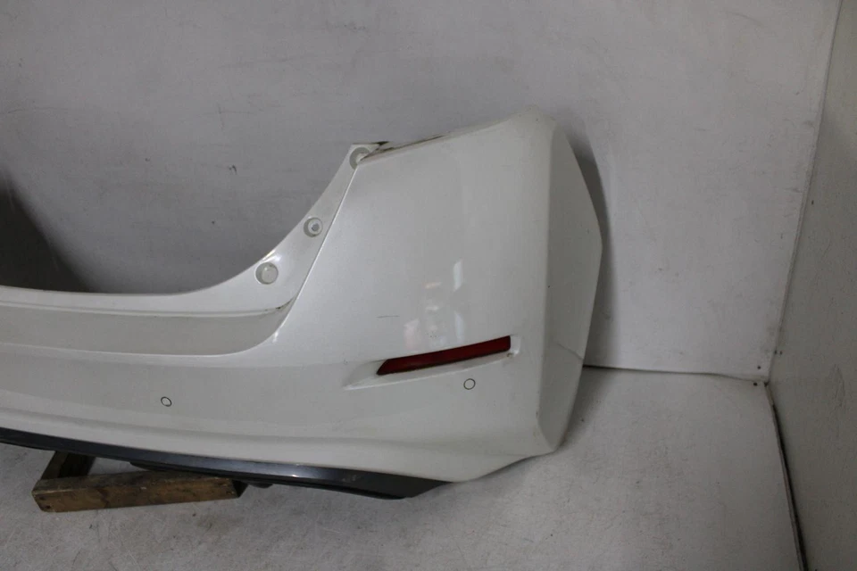 2018-2024 NISSAN LEAF Rear Bumper Assembly White — 第 2/4 张图片