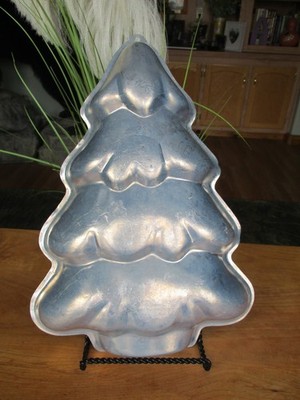 Vintage 1986 Wilton #2105-9410 Aluminum Christmas Tree Cake Pan 14.25  Korea
