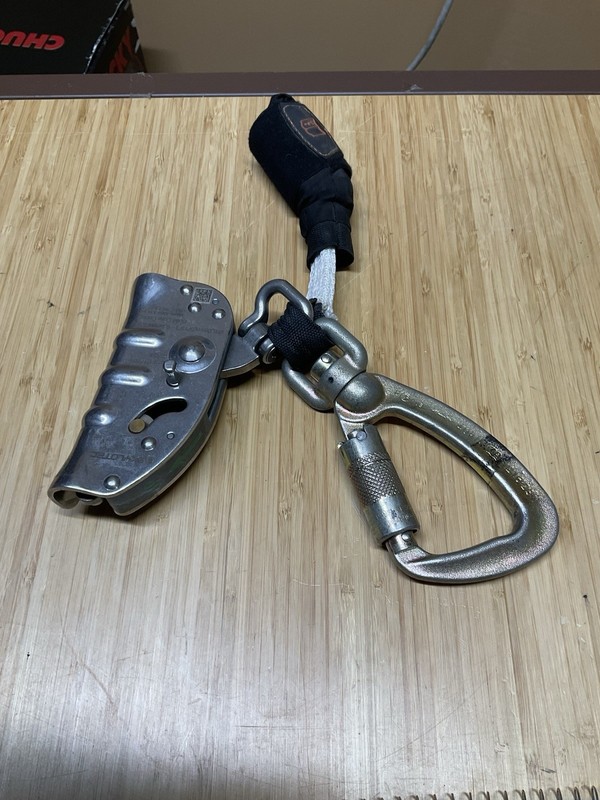 Skylotec Claw Vertical Fall Arrest Sleeve/Grab for Fall Protection - Pre Owned