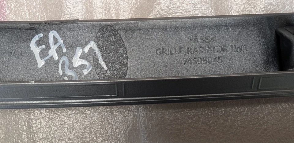 PARAGOLPES DELANTERO MITSUBISHI OUTLANDER PARRILLA MOLDURA 7450B045 ** Foto 3 de 3