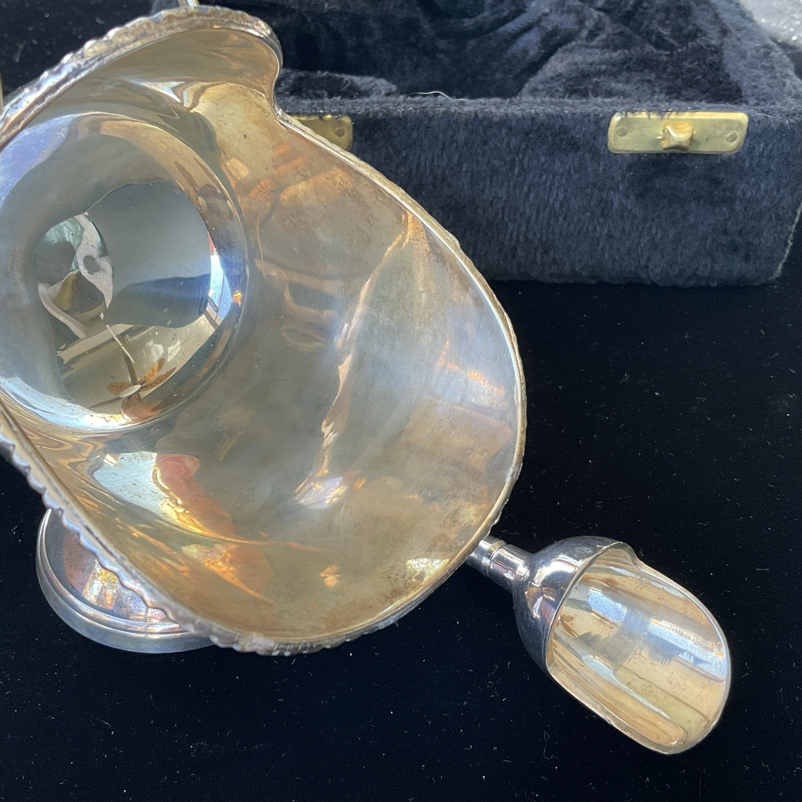 Vintage INTERNATIONAL SILVER CO. Silver Plated Salt Cellar/ Salt Pig with Spoon