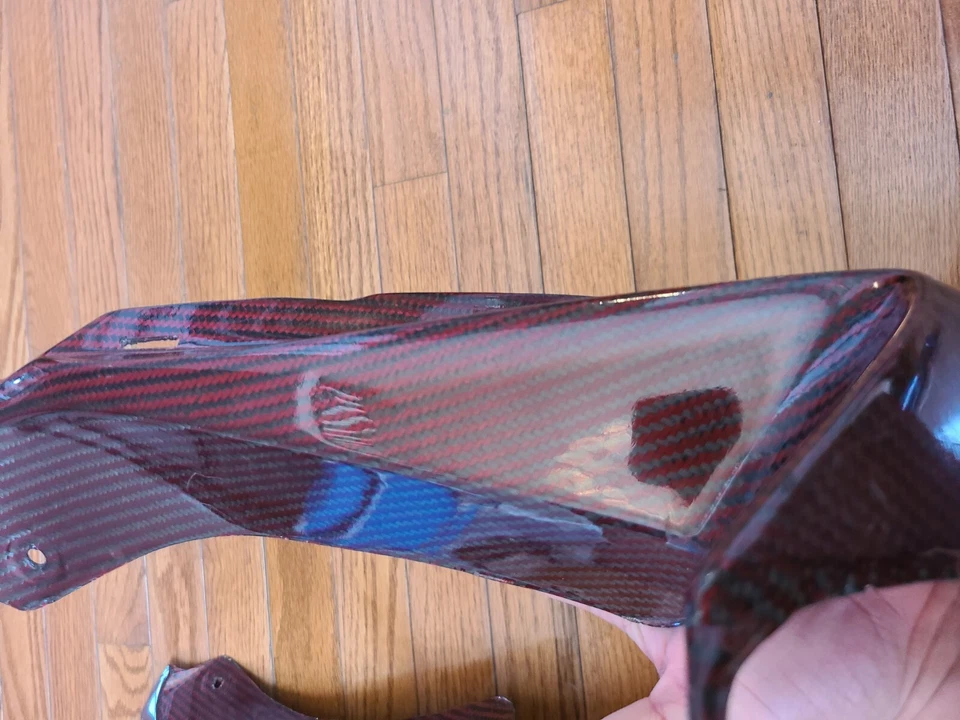 CARENAGENS DE ENTRADA RAMAIR LATERAIS DE TANQUE DE GASOLINA VERMELHO FIBRA DE CARBONO 08-09 SUZUKI GSXR 600 750 - Imagem 3 de 4