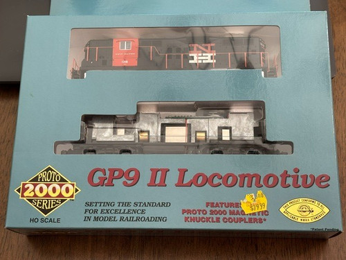 Locomotora motorizada HO New Haven Life Like Proto 2000 GP9 II nueva #23612 | Condition: New