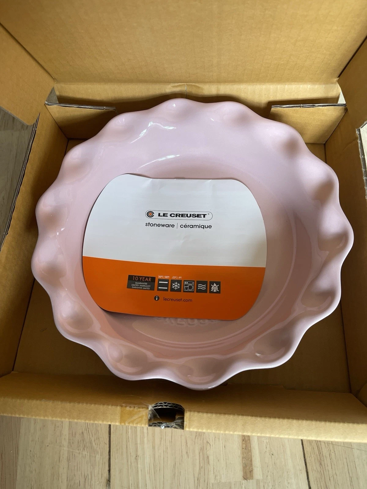Le Creuset Heritage 23cm Pie Dish / Ruffled Edge Pie Dish -Chiffon Pink (New)