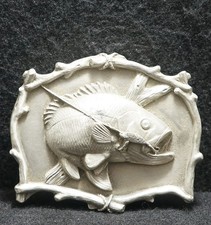 WJ11137 NICE VINTAGE 1995  BASS FISH  FISHING ARTWORK MENS PEWTER BELT BUCKLE