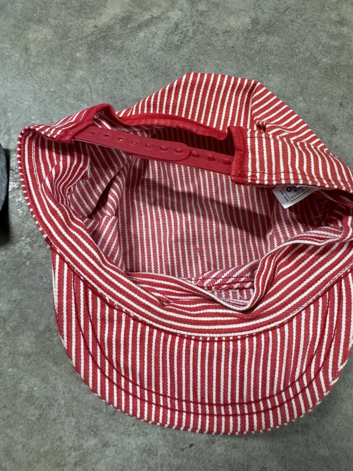 Sombrero de conductor de tren Oshkosh B’Gosh vintage niños/niño rojo rayas de nogal americano Foto 4 de 4