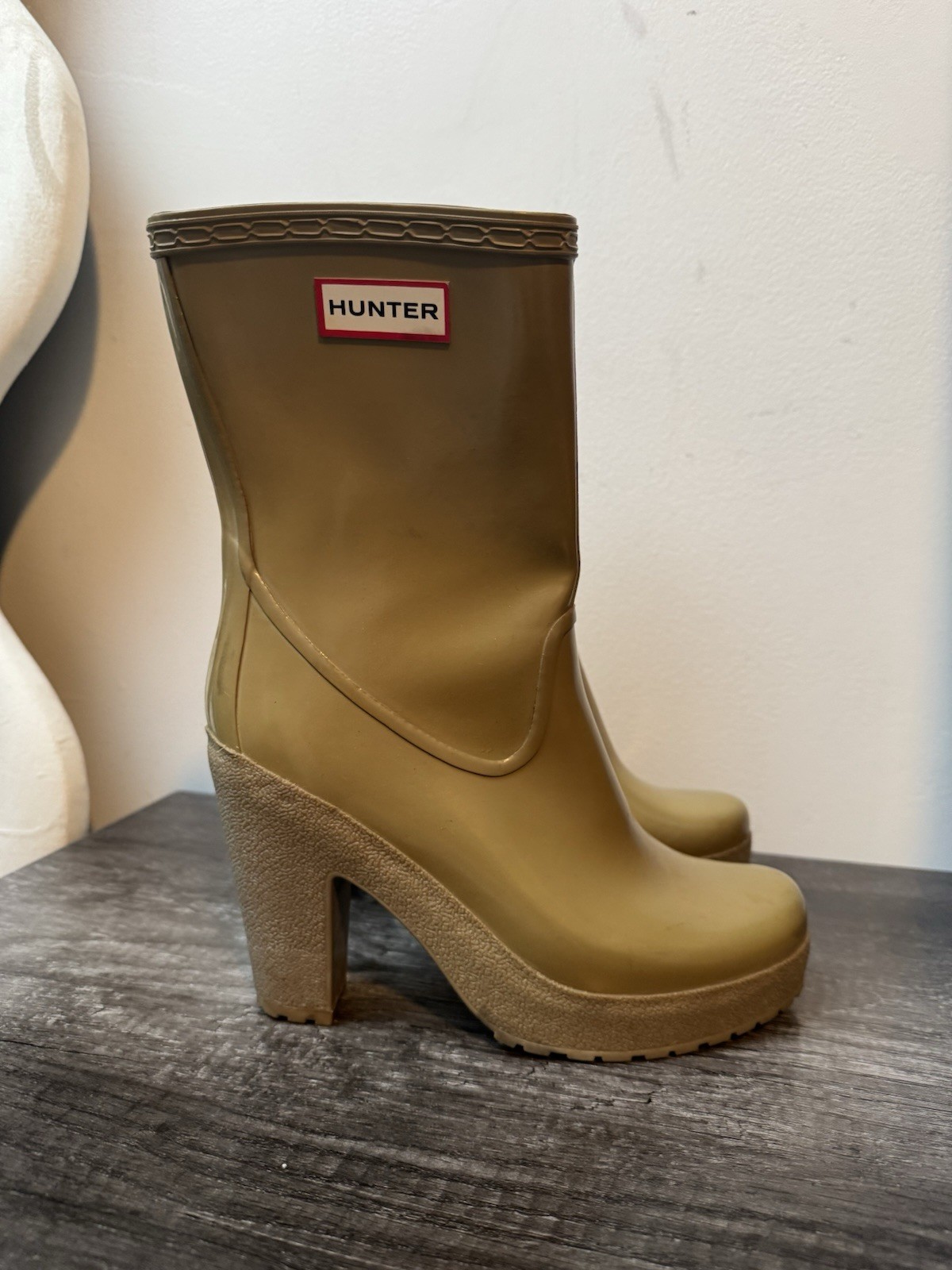 HUNTER Khaki Brown Rain Boots Arine Ankle Boots Rubber Heeled Size 39 US 8