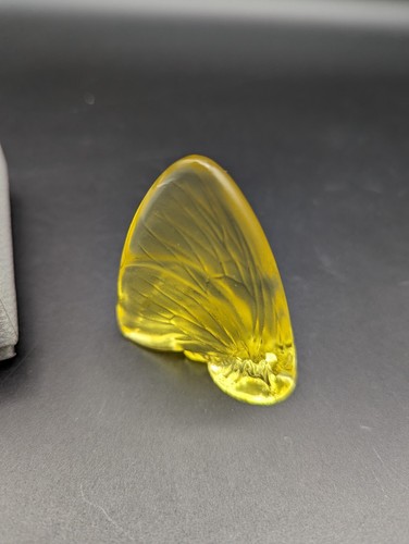Lalique Crystal Vintage Butterfly Yellow with Box - Signed - Picture 3 of 7