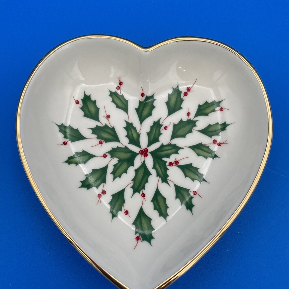 LENOX Christmas HOLIDAY ARCHIVE Heart Shaped Candy Dish Holly & Berries