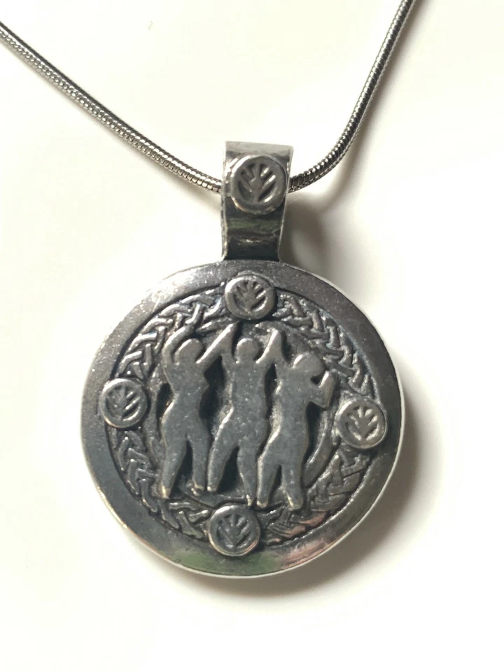 Colgante Hermandad de la Mujer Peltre Fino Mensaje Inspirador en el Reverso Foto 2 de 4