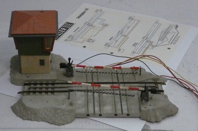 FALLER AMS   BAHNÜBERGANG B-176 TOP  GEBAUT mit Schaltplan in Kopie