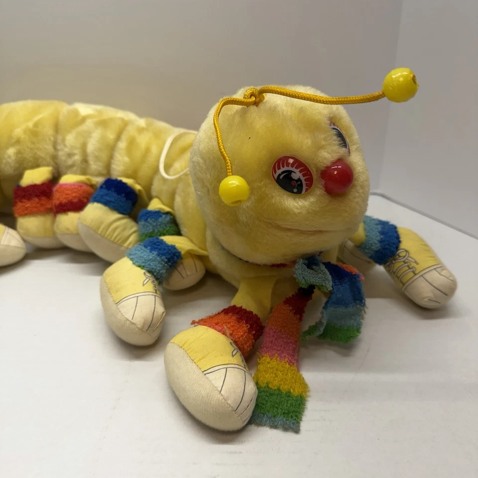 1984 Lots-A-Lots-A-Leggggggs Caterpillar Centipede Commonwealth Yellow Plush 20 - Image 2 of 4