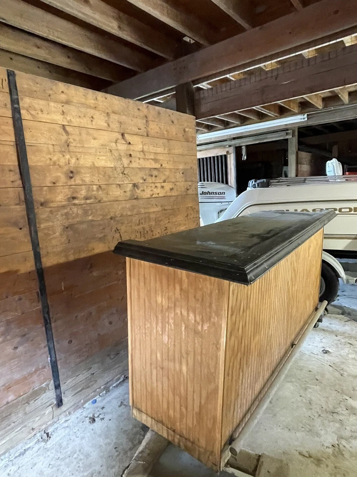 ¡Bar Man’s Cave hecho a medida! Foto 2 de 4