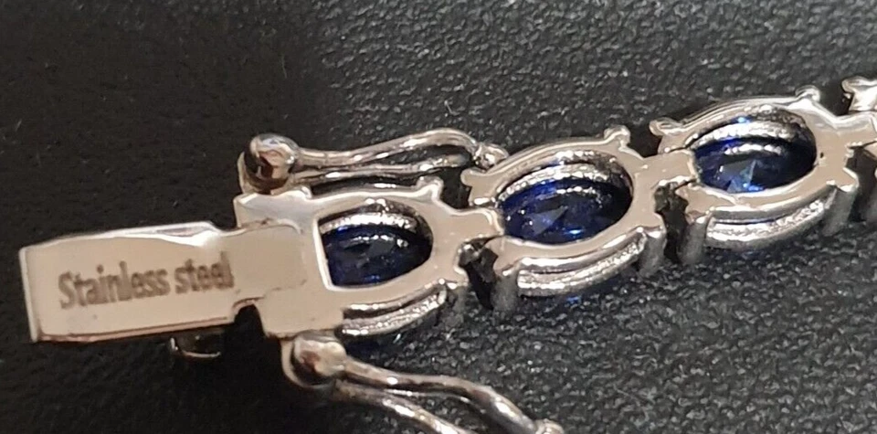 Brazalete de tenis Ovalado Creado en Laboratorio Zafiro Azul Rodio sobre Esterlina | 18.61CTW Foto 4 de 4