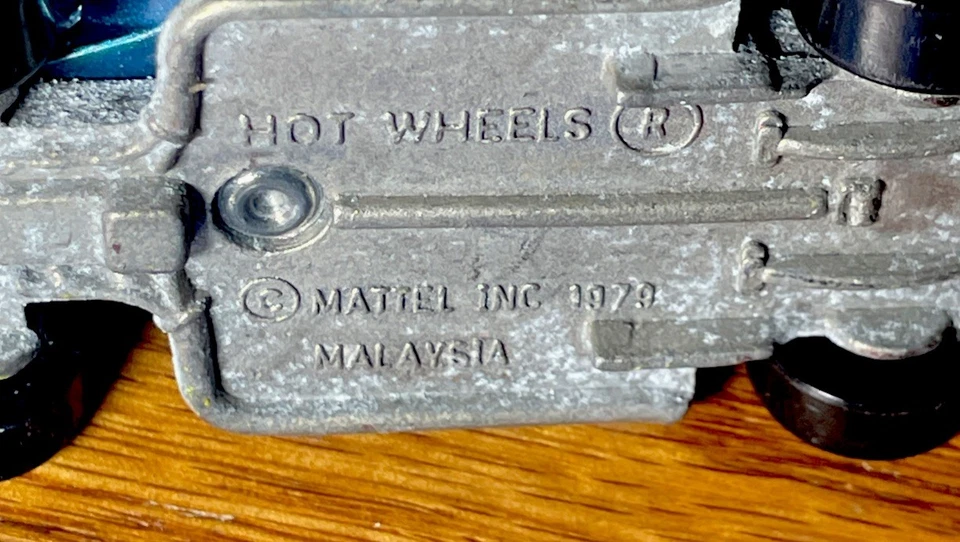 Coches y camiones fundidos a presión Hot Wheels en tarjeta nuevos en caja, revelación de color, Batman, Delorian Foto 4 de 4