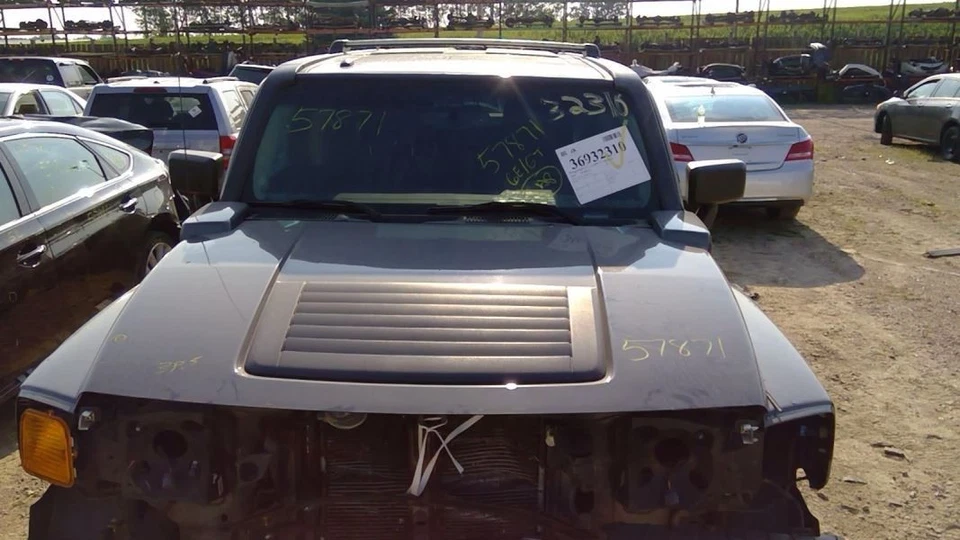 (LOCAL PICKUP ONLY) Hood Fits 06-10 HUMMER H3 4127862 - Image 3 of 4